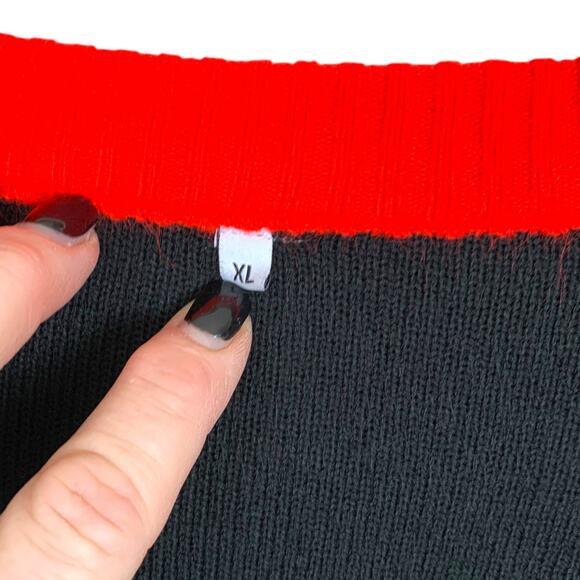 Men's Size XL Christmas Black and Red Cardigan Themed Pictures & Holly - Picture 7 of 9